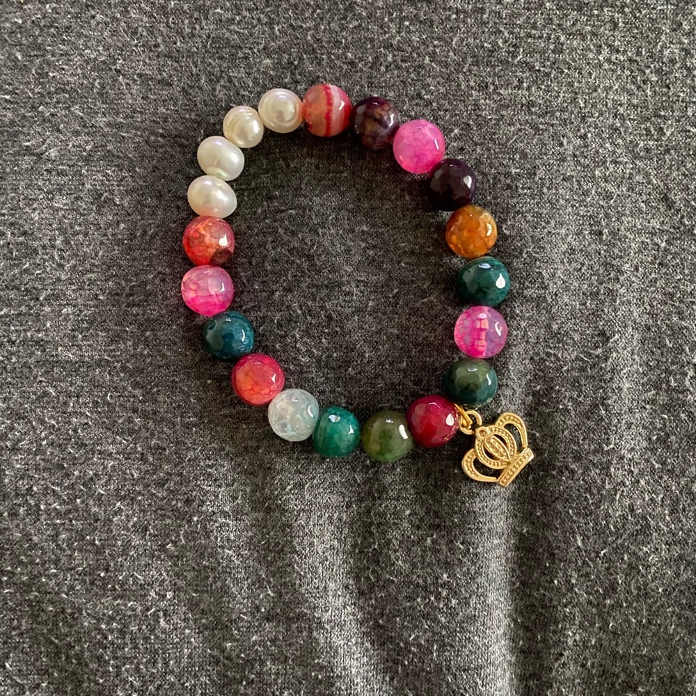 Artesanal gem bracelet